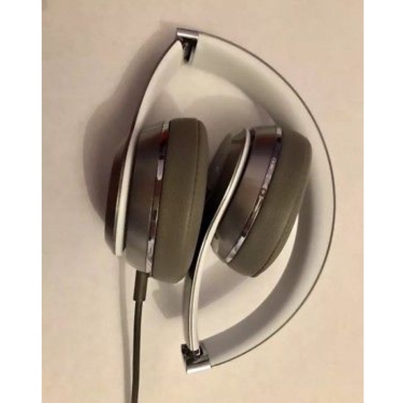 Beats by Dr. Dre Solo2 Wired Headphones- Silver - Picture 6 of 8